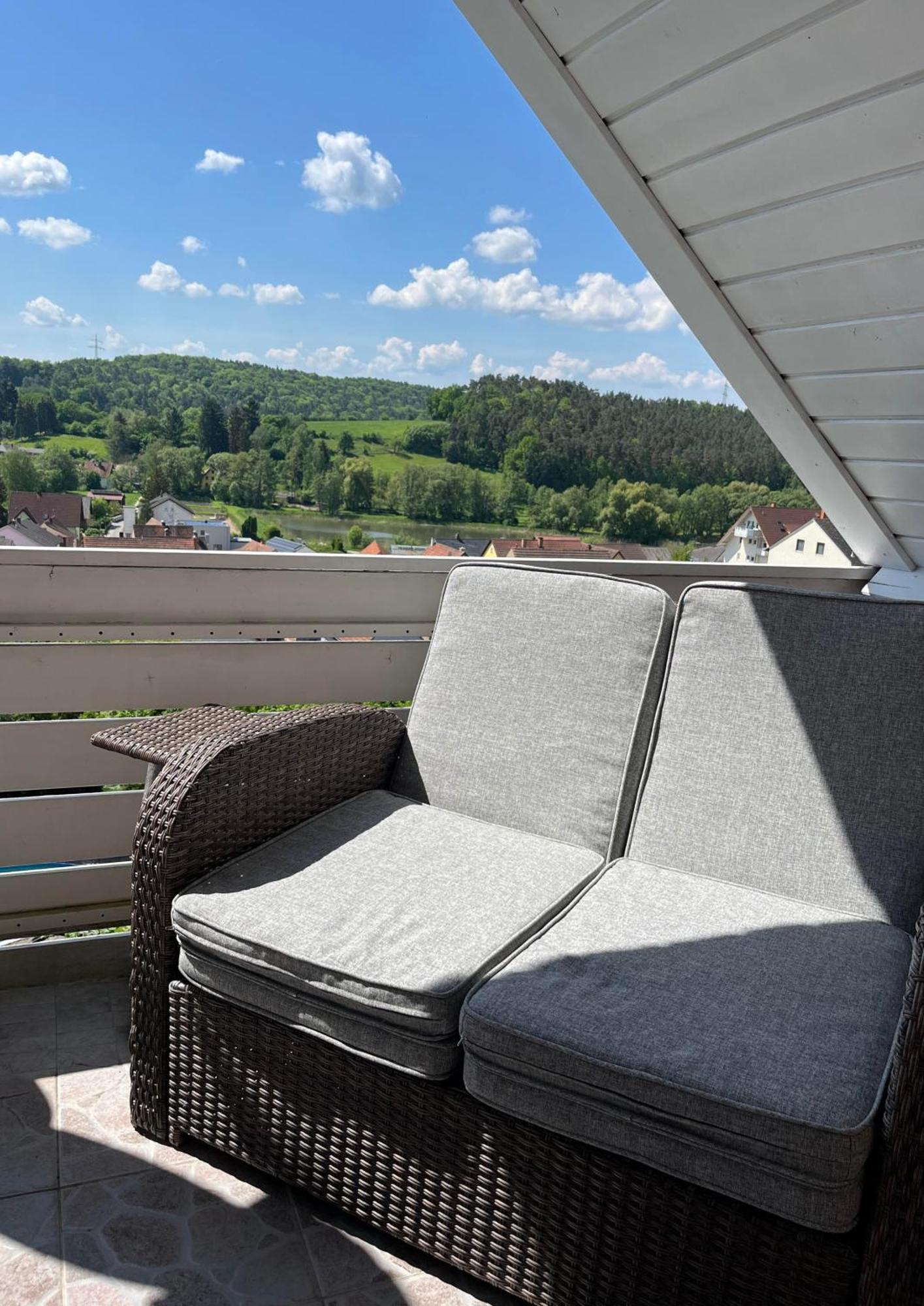 110 Qm Stadtnahe Oase Im Gruenen Appartement Priesendorf